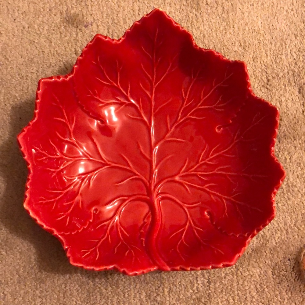 Ceramic red decorative bowl